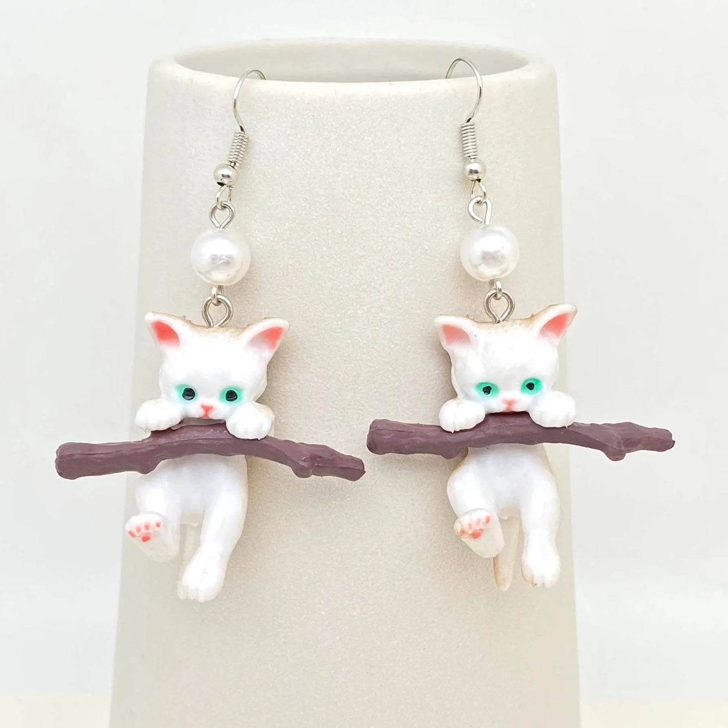 Branch White Cat Earrings Mio Queena
