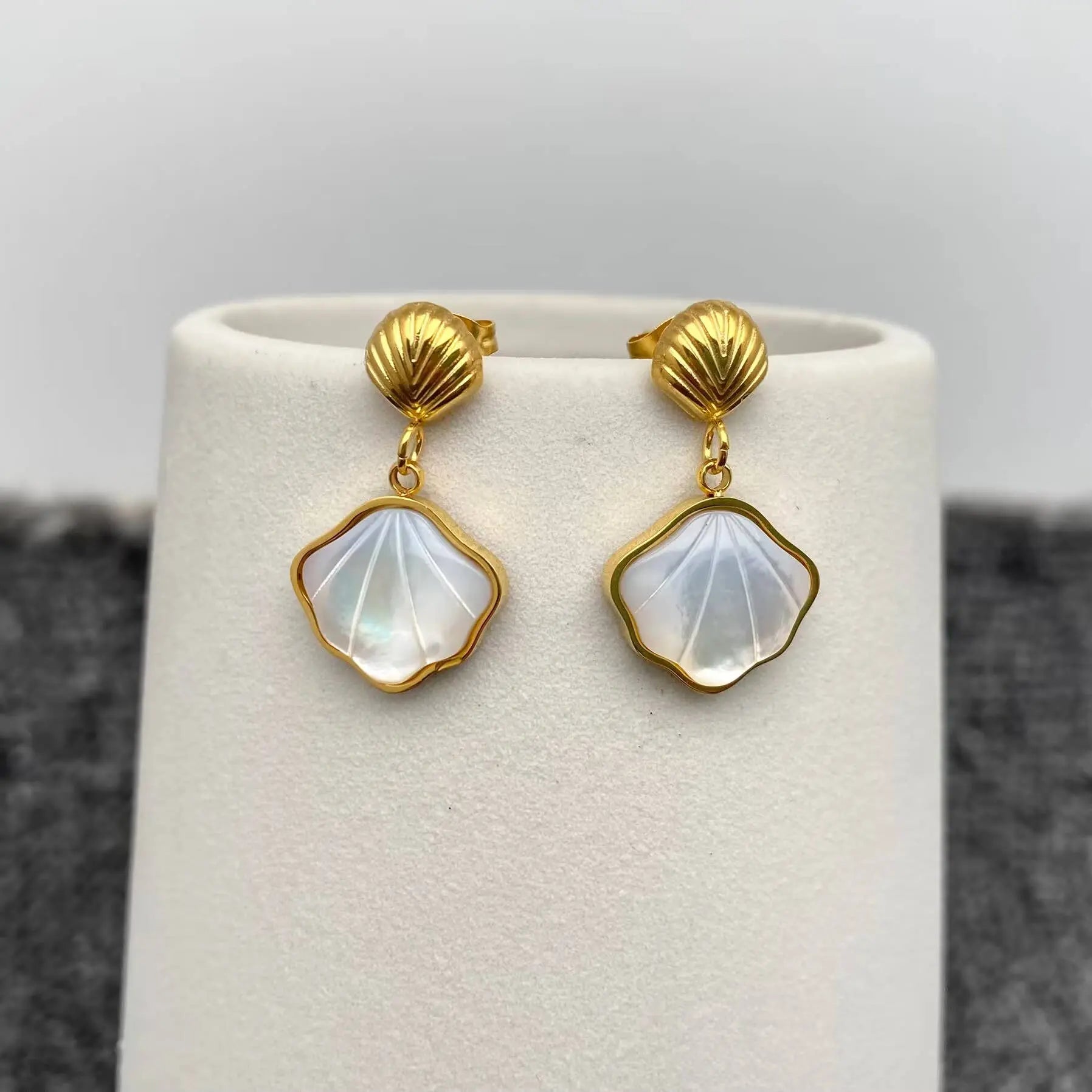 Inlay Shell Charm 18K golden Earrings Mio Queena