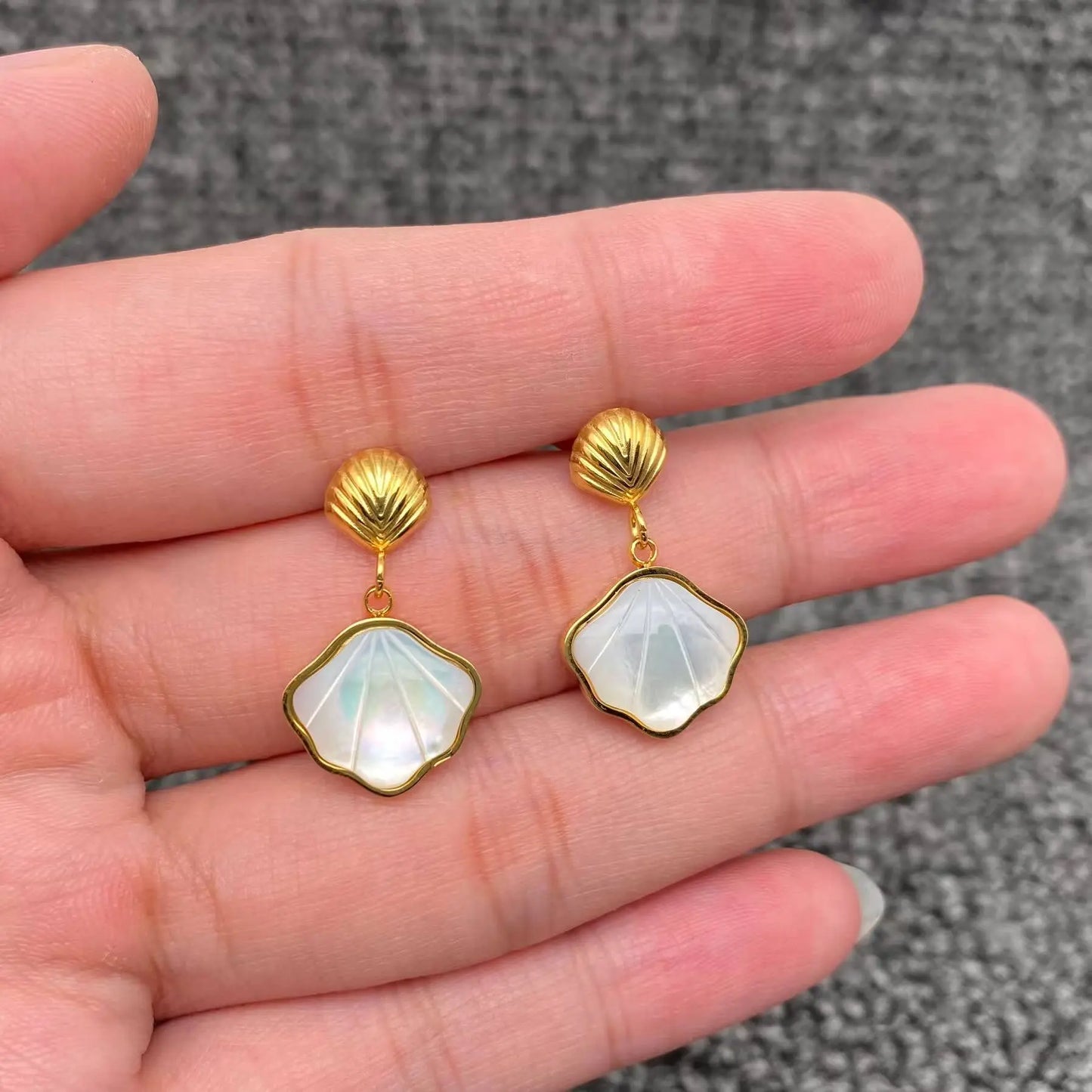 Inlay Shell Charm 18K golden Earrings Mio Queena